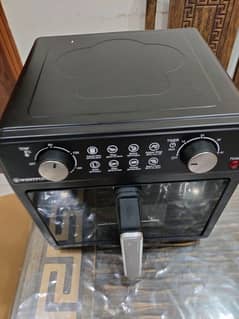 Only 1 month used 8 Liter WestPoint Deluxe Air Fryer WF-4256