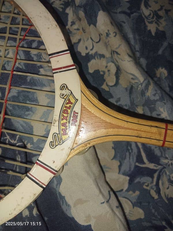 Small squash racket available in 10/10 condition 2