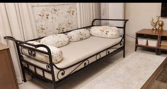 iron day bed