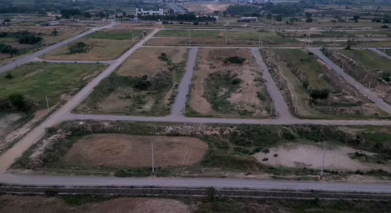 I-15/2 St 93 Plot 9 For Slae / Front Open / Deal with Owner 2