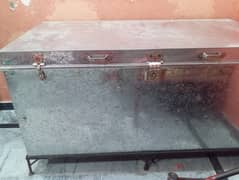 Peti or Trunk (with free stand)