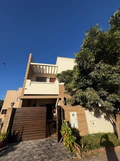 3Bed DDL 125sq yd Villa FOR SALE at ALI BLOCK All amenities nearby including MOSQUE, General Store & Parks
