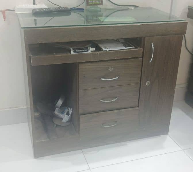 Boss Table 6 x 4 with 2 side tables 1