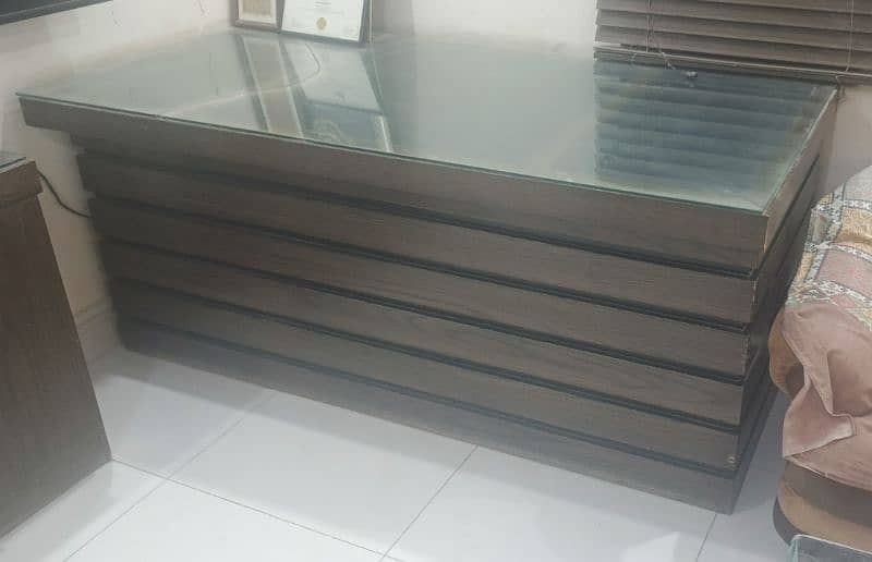 Boss Table 6 x 4 with 2 side tables 3