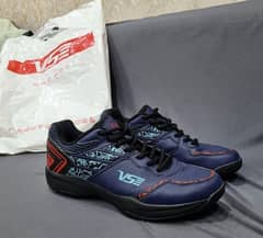 New badminton shoes; with a VSE BAG