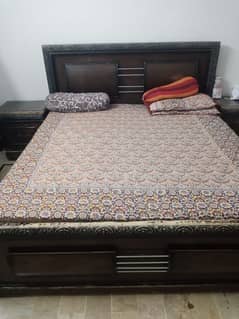 King size bed room set with wardrobe
