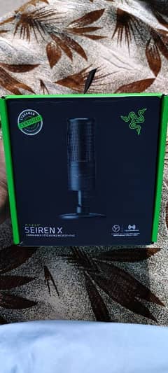 Razer Seiren X – Professional USB Microphone for Streaming & Recording