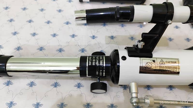 Visionking 60/700 Telescope Brand New Condition with Extra Accessories 3