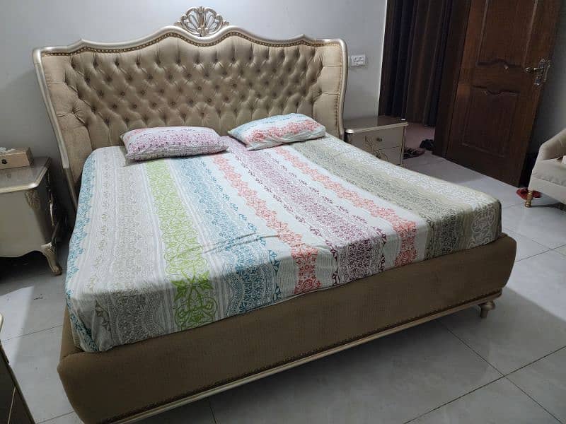 bed set with side tables and dressing table 1