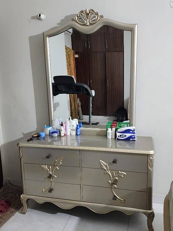 bed set with side tables and dressing table 2