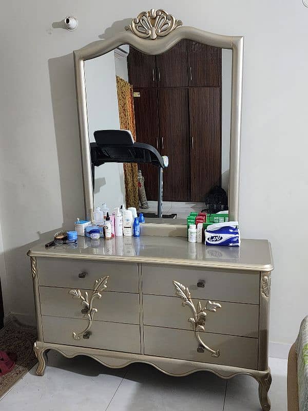 bed set with side tables and dressing table 3