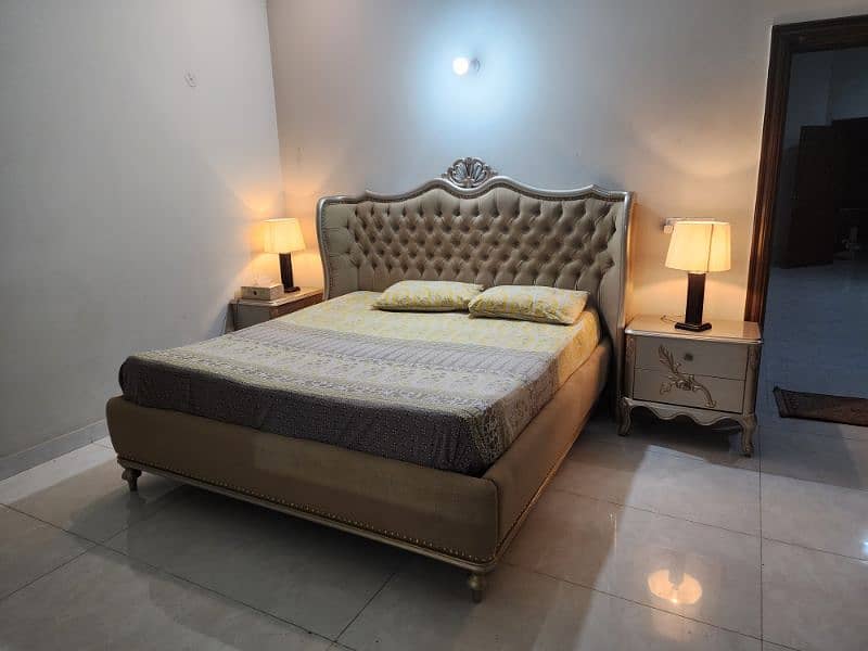bed set with side tables and dressing table 4