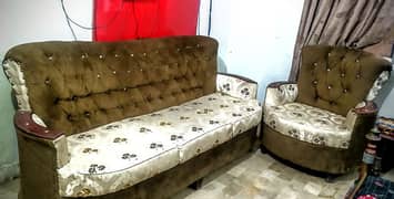 5 Seater brown and white sofa set (just like new sofa set)