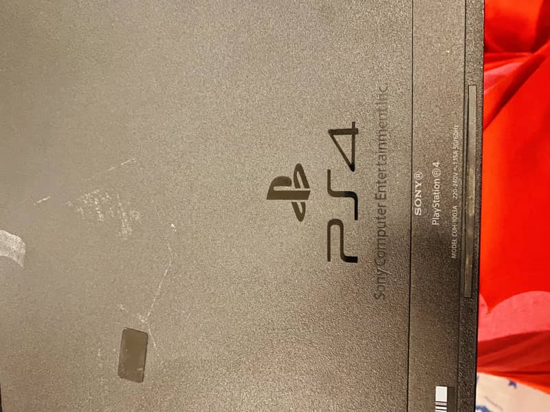 Ps4 console with 2 controllers 1