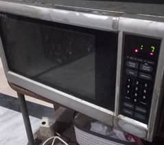 microwave oven