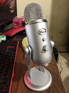 LOGITECH BLUE YETI PROFESSIONAL MICROPHONE