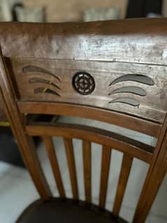 Dining table chair n 4 plastic chairs for sale
