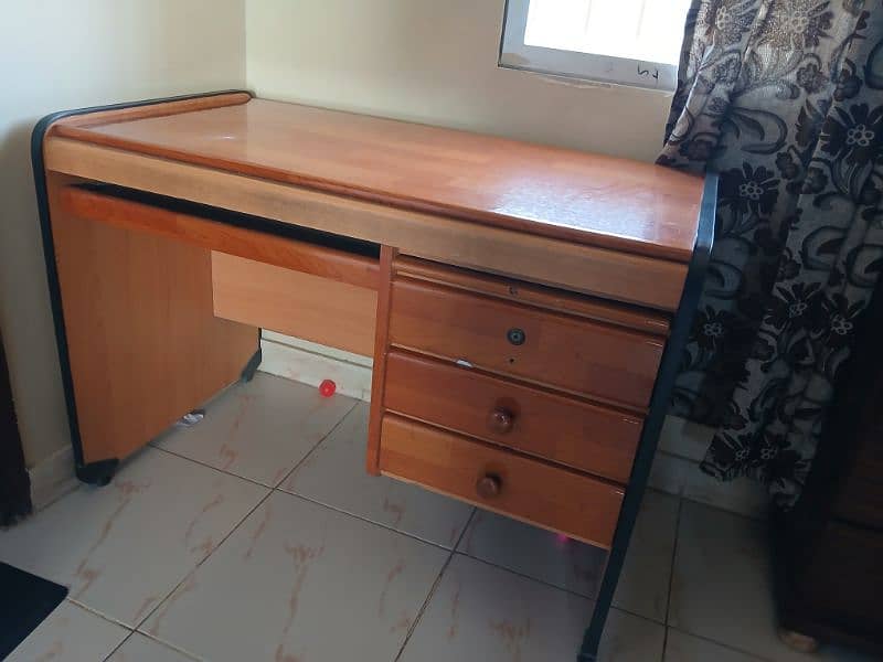 Computer Table 0