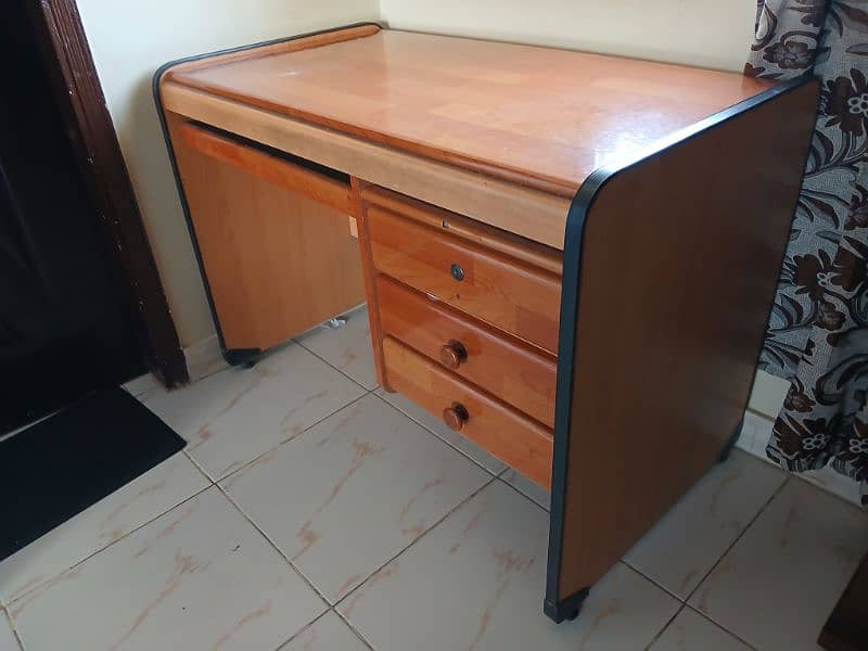 Computer Table 1