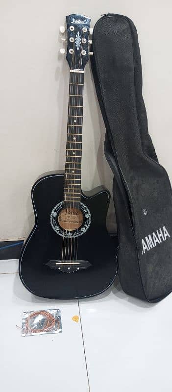 BLACK GUITAR ONLY 2 MONTH USED WITH BAG AND EXTRA STRING 0