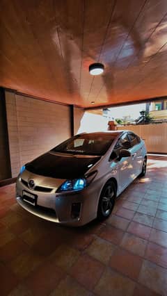 Toyota Prius 2011 Only 28k kms Driven In PAKISTAN !!