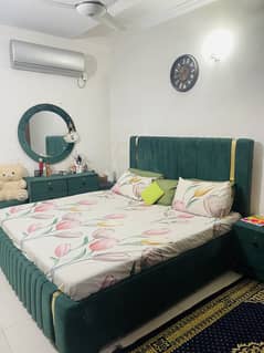 Bed and dressing with side tables mirror and stole