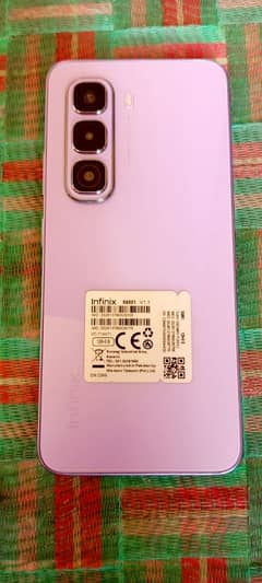 Box nhi hai box Kai IMEI Kai photo hai  charger original hai