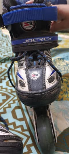 kids skating shoes good condition.