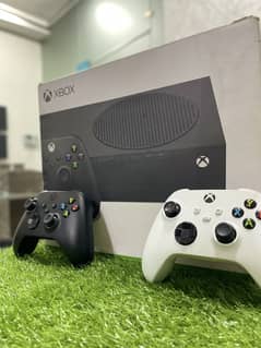 Xbox Series S 1TB With 2 Controllers