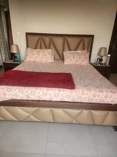 King size with premium design and leather finishing