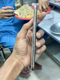 I phone xsmax golden color 256gb dual sim pta approved