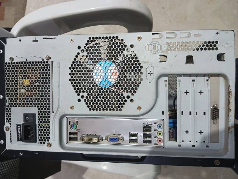 Intel Core i3 3rd Gen/3240/6GB DDR3/320GB 1