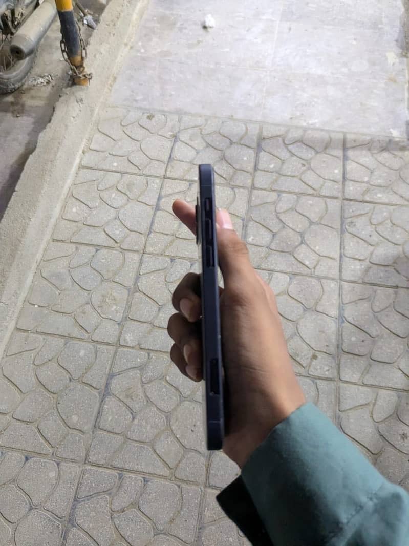 IPHONE 12 64 GB whatsapp num in description only msg in whatsapp num 1