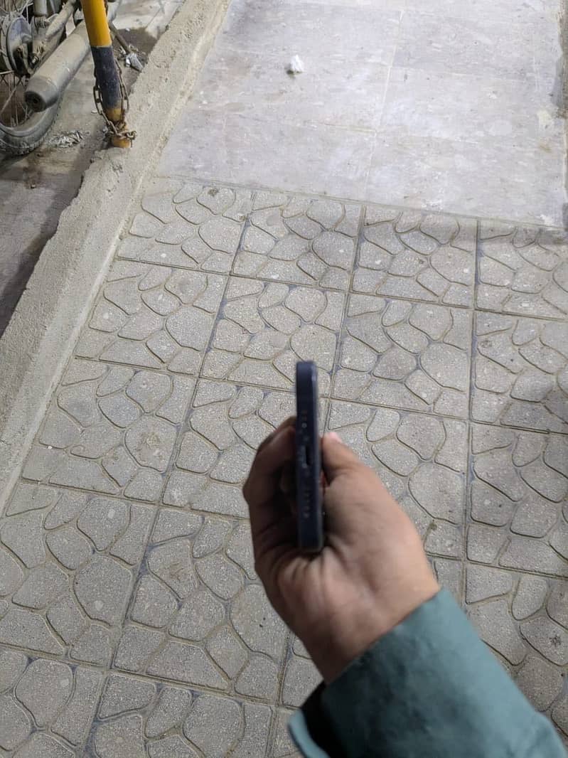 IPHONE 12 64 GB whatsapp num in description only msg in whatsapp num 2