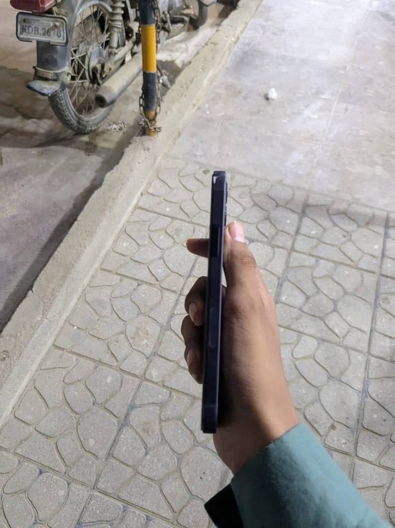 IPHONE 12 64 GB whatsapp num in description only msg in whatsapp num 3