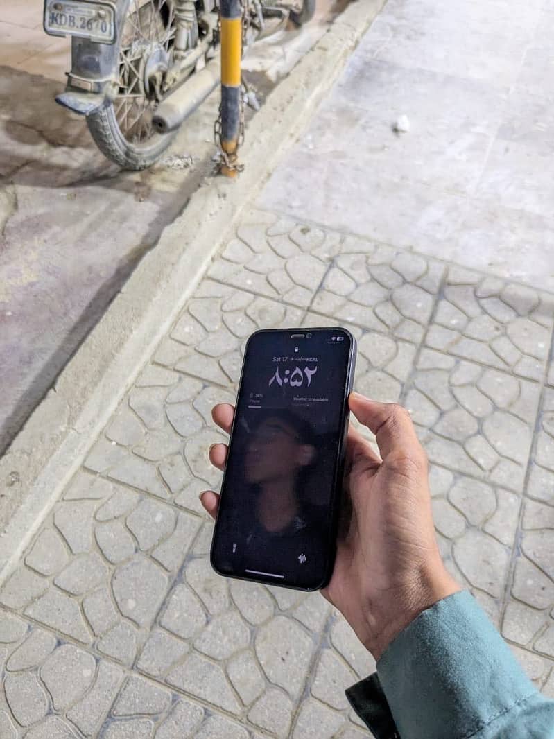 IPHONE 12 64 GB whatsapp num in description only msg in whatsapp num 7