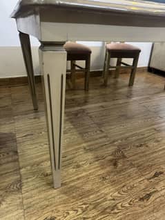 Luxurious Wood Dining Table