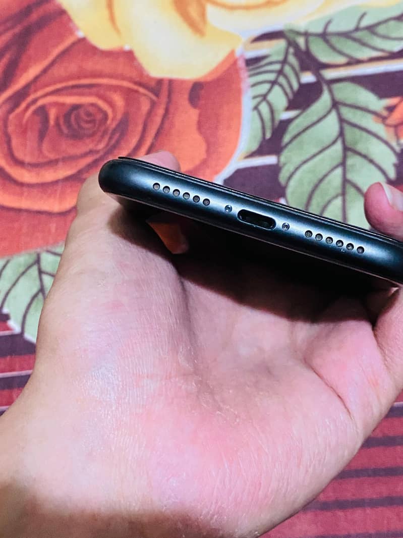 iPhone 11 10/10 condition Non PTA fu 9