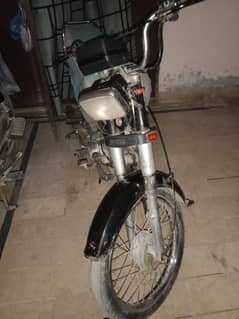 JINAN 70 Bike in Black color.