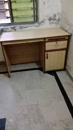 computer table good condition