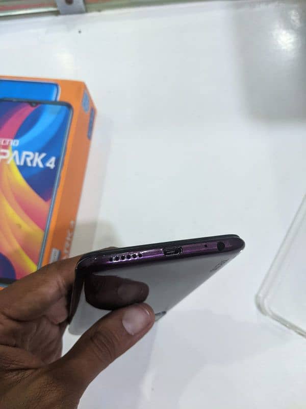 Techno spark 4 3/32 with box 5