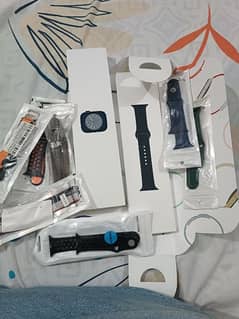 Apple watch series 8 45 mm with 8 straps