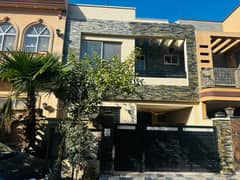 5 Marla Well-Maintained House with Gas Connection in Paragon City!