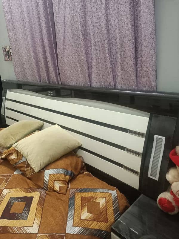 Room Set nee condition every side and corner is fine 3