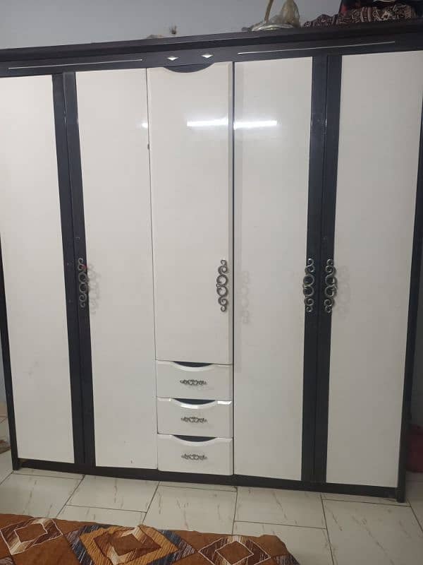 Room Set nee condition every side and corner is fine 7