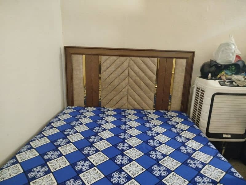Bed without side tables 6