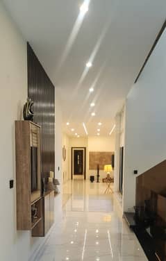F-7 INVESTORS PRICE BUNGALOWS FOR SALE PRIME LOCATION ONLY SERIOUS BUYER CONTACT PLZ