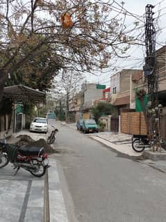 LAHORE KI SUB SAY BARI MARKET MAY RESIDENTIAL 10 MARLA PLOT KAREEM BLOCK