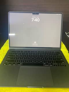 Macbook Air M3, 16gb ram,256 ssd,only4month used brand new scratchless