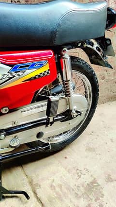 Honda 125 brand new 25 model 2600 used original ashare shishe sb hai